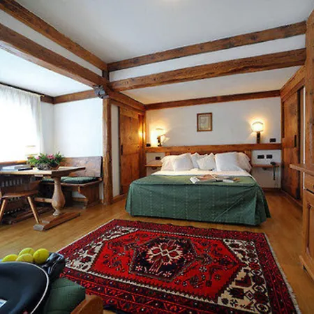 Hotel Eight Cortina