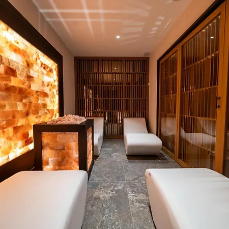 Hotel Eight Cortina