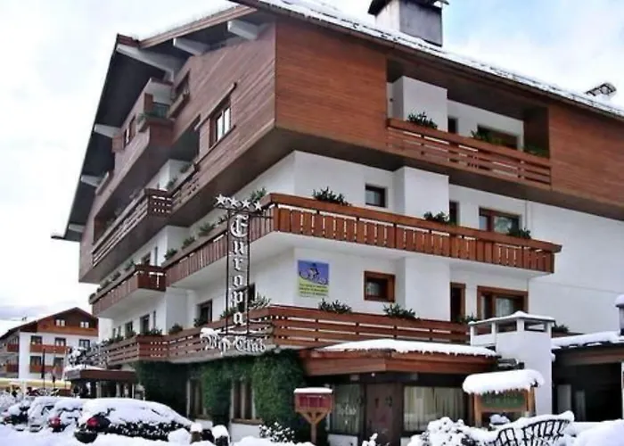 Eight Cortina 5* 코르티나 담페조