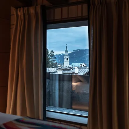 Eight Cortina Otel 5*