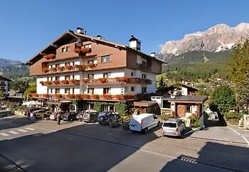 Eight Cortina Hotel 5*