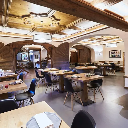Eight Cortina Hotel