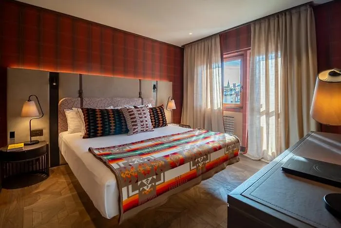 Eight Cortina فندق 5*