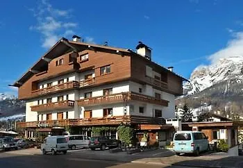 Eight Cortina