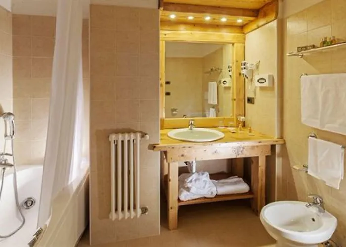 Szálloda Eight Cortina 5*